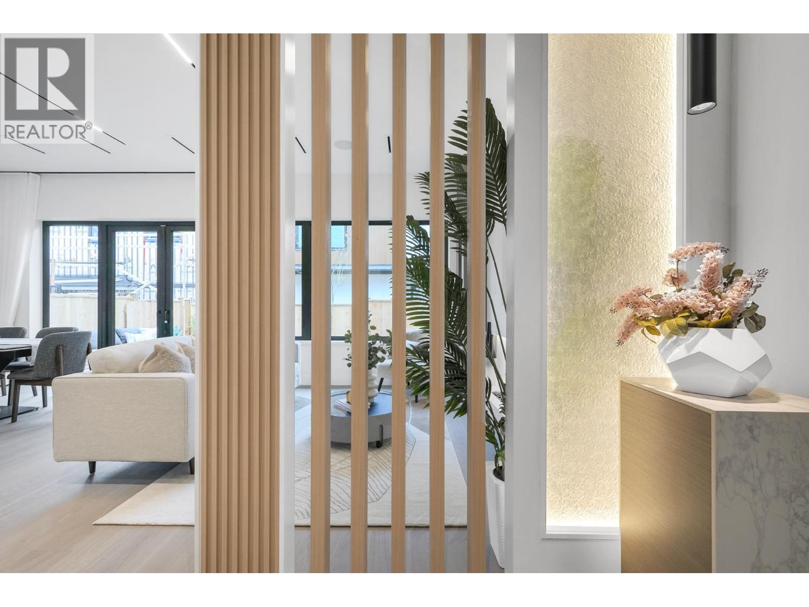 2 4023 W 18TH AVENUE|Vancouver, British Columbia V6S1B9