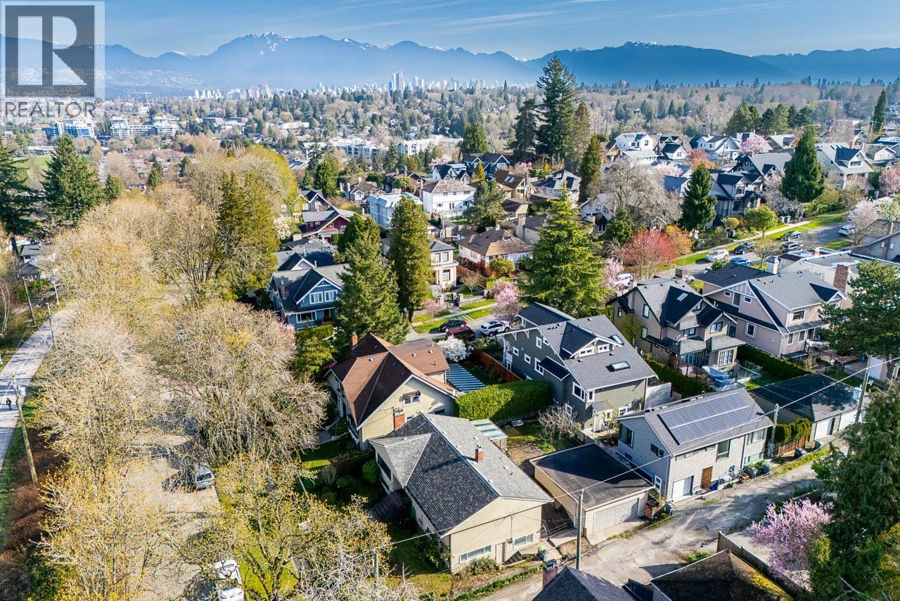 5240 EAST BOULEVARD|Vancouver, British Columbia V6M3V1