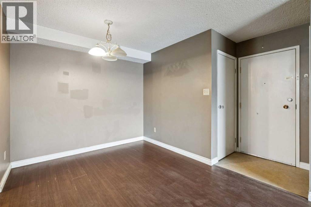 Apartment for Sale in 5111, 315 Southampton Drive SW|Calgary, Alberta T2W2T6 2
