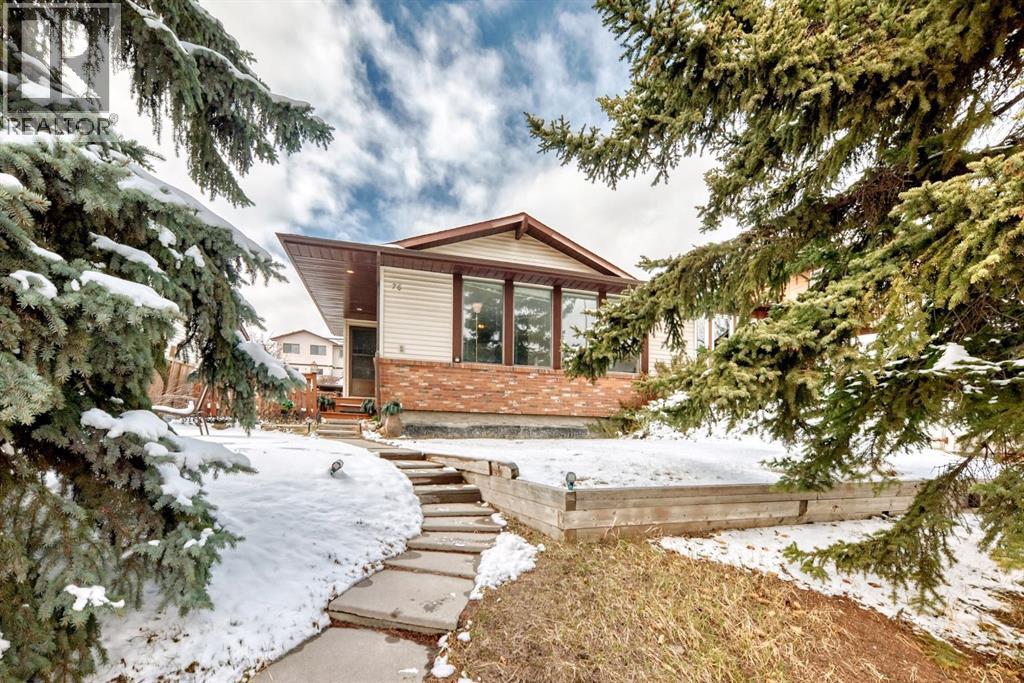 House for Sale in 76 Edgewood Drive NW|Calgary, Alberta T3A2T5 2