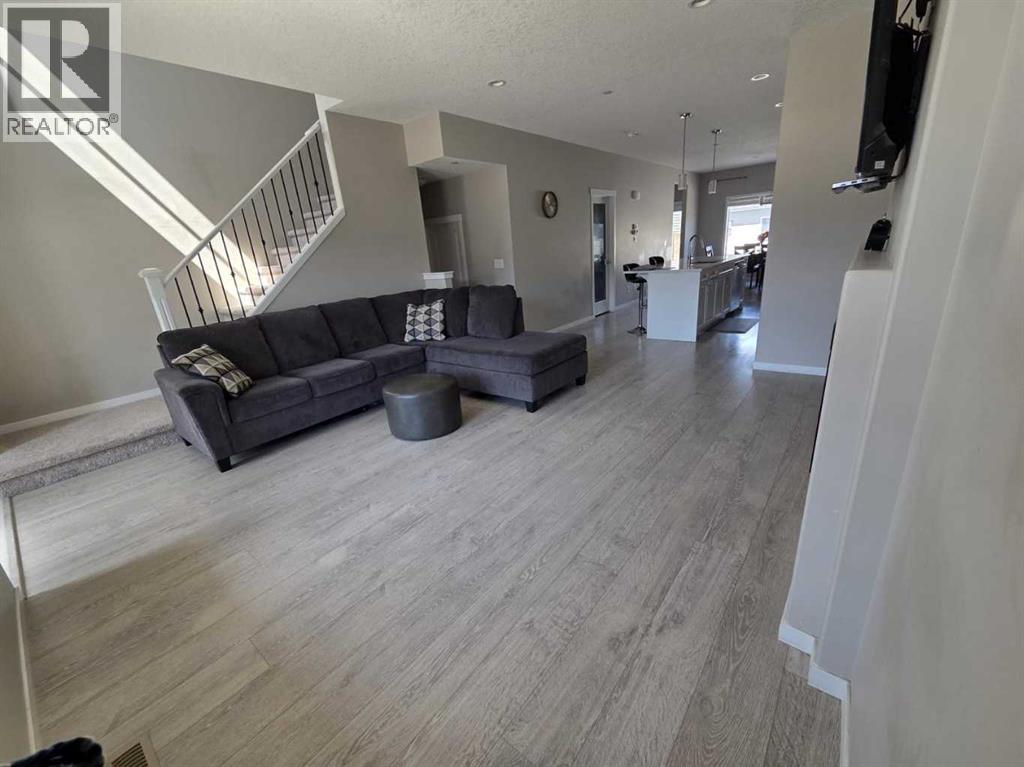 House for Sale in 140 Howse Avenue NE|Calgary, Alberta T3P0W1 5