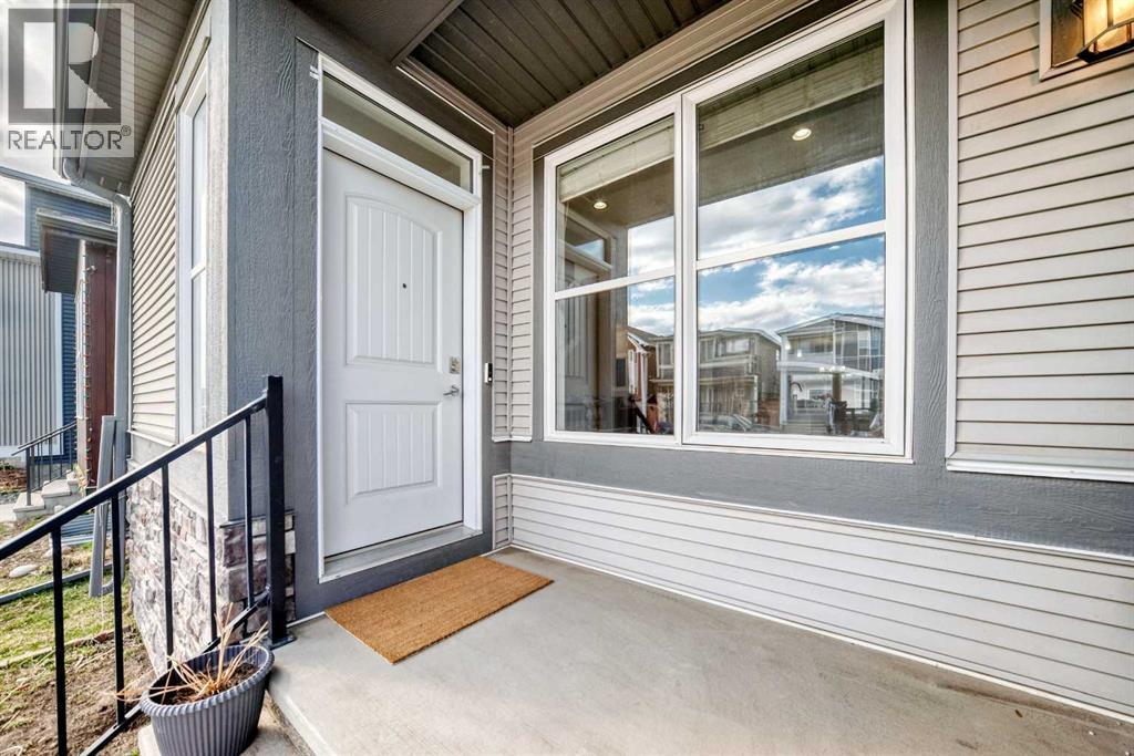 House for Sale in 140 Howse Avenue NE|Calgary, Alberta T3P0W1 3