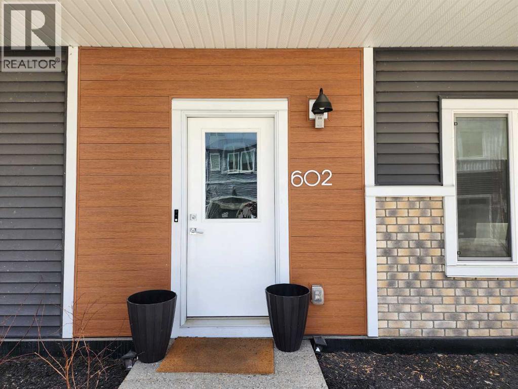 Row / Townhouse for Sale in 602, 335 Creekside Boulevard SW|Calgary, Alberta T2X5L1 2