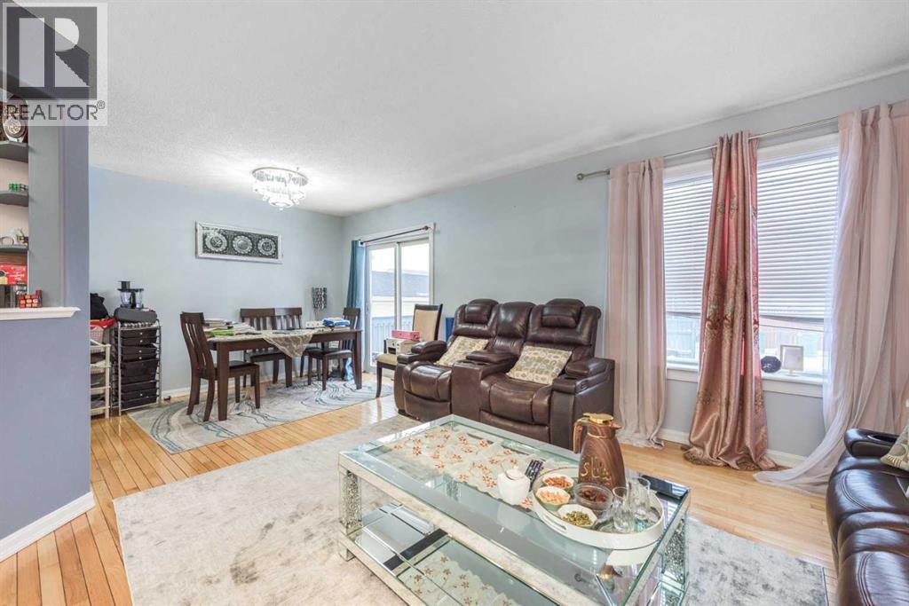 House for Sale in 3810 Catalina Boulevard NE|Calgary, Alberta T1Y6Y3 4