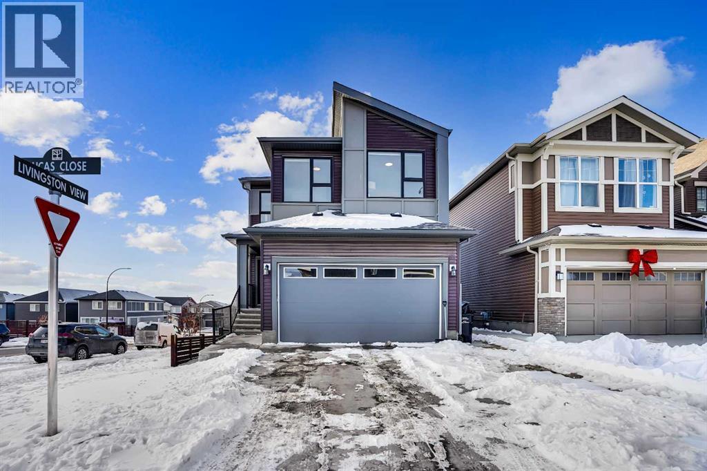 House for Sale in 210 Lucas Close NW|Calgary, Alberta T3P1Z4