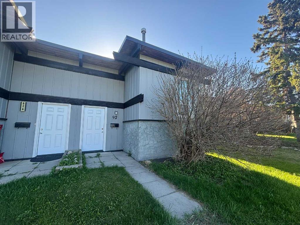 Duplex for Sale in 92 Queen Isabella Close SE|Calgary, Alberta T2J3R1 2