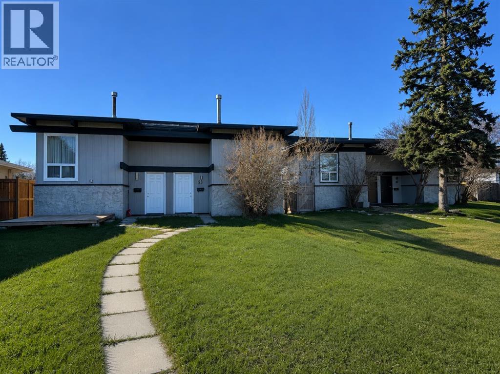 Duplex for Sale in 92 Queen Isabella Close SE|Calgary, Alberta T2J3R1