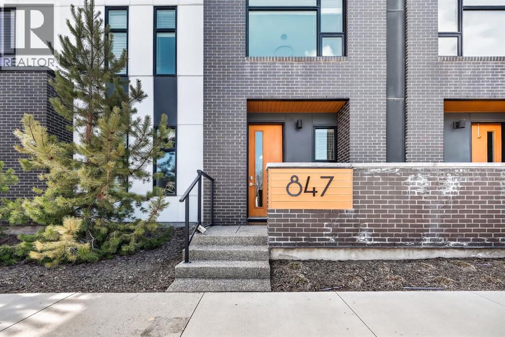 Row / Townhouse for Sale in 847 77 Street SW|Calgary, Alberta T3H6B2 2