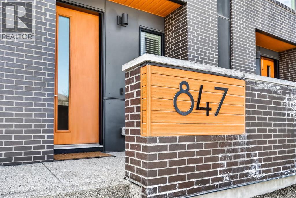 Row / Townhouse for Sale in 847 77 Street SW|Calgary, Alberta T3H6B2 3