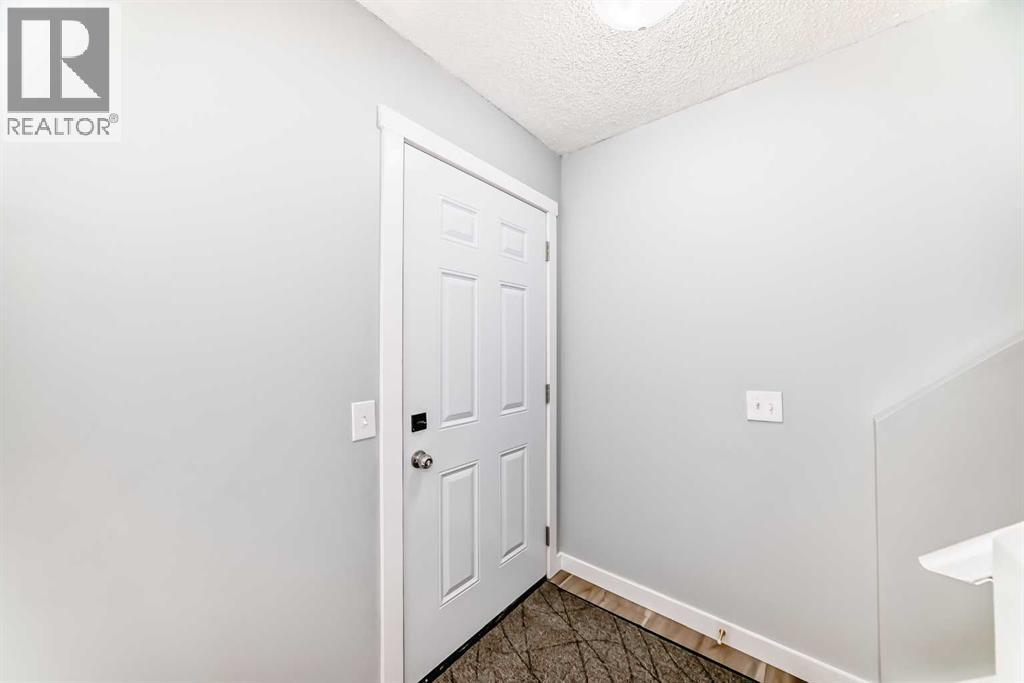House for Sale in 77 Martinbrook Road NE|Calgary, Alberta T3J3E1 5