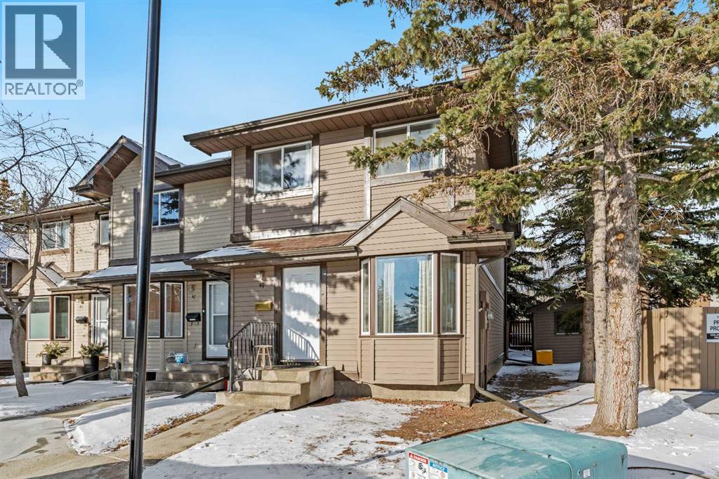 Row / Townhouse for Sale in 49 Range Gardens NW|Calgary, Alberta T3G2H1