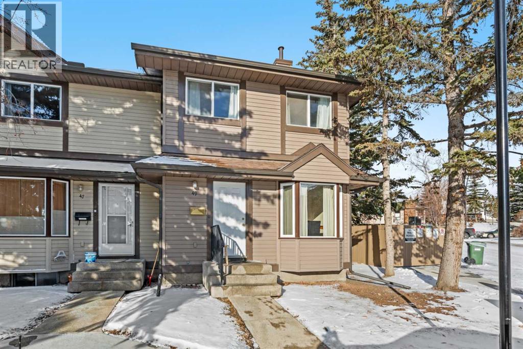 Row / Townhouse for Sale in 49 Range Gardens NW|Calgary, Alberta T3G2H1 2