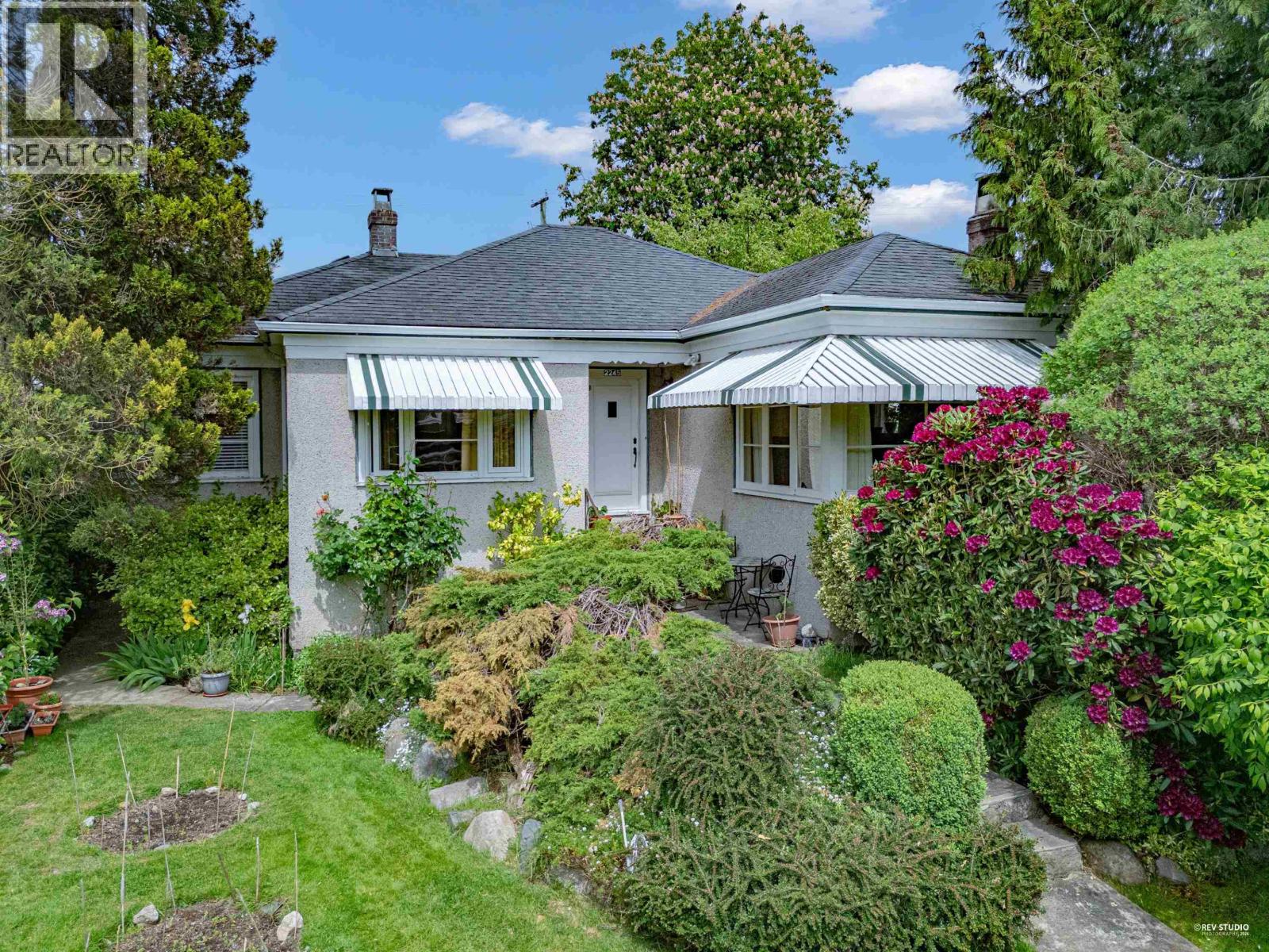 2245 W 22ND AVENUE|Vancouver, British Columbia V6L1L6