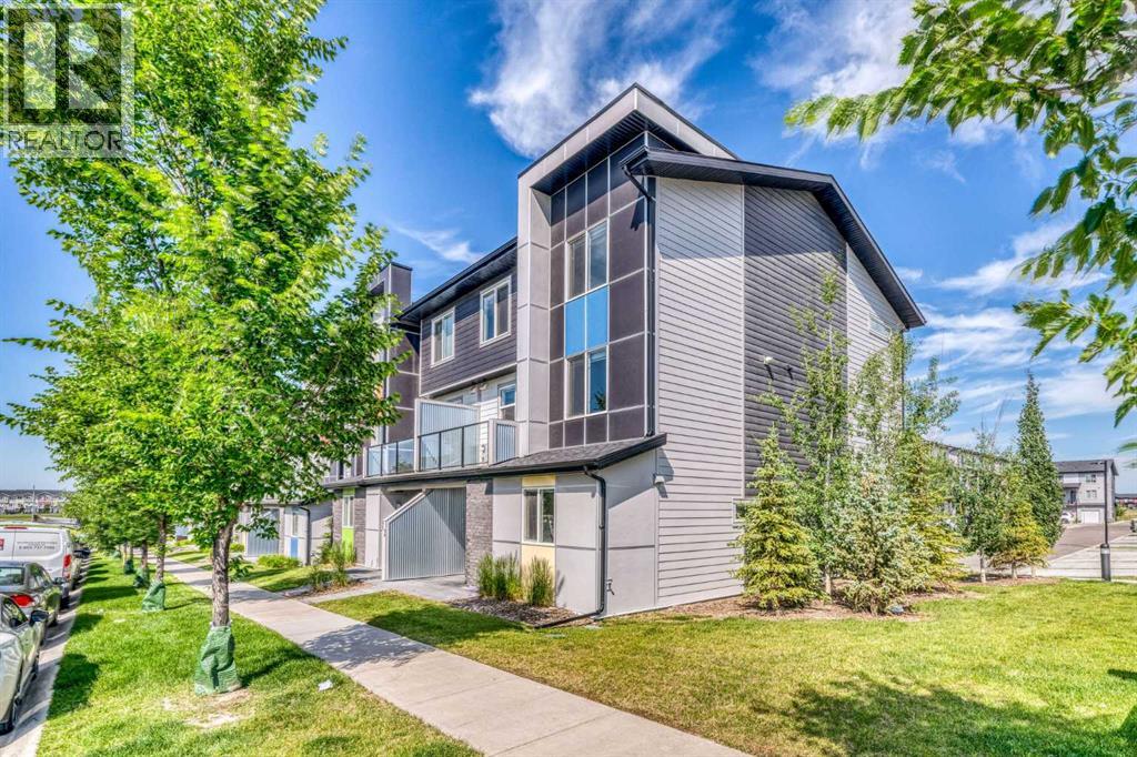 Row / Townhouse for Sale in 90 Redstone Way NE|Calgary, Alberta T3N1M6 2