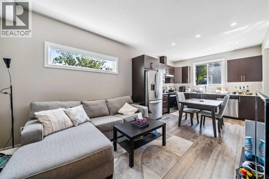 Row / Townhouse for Sale in 90 Redstone Way NE|Calgary, Alberta T3N1M6 3