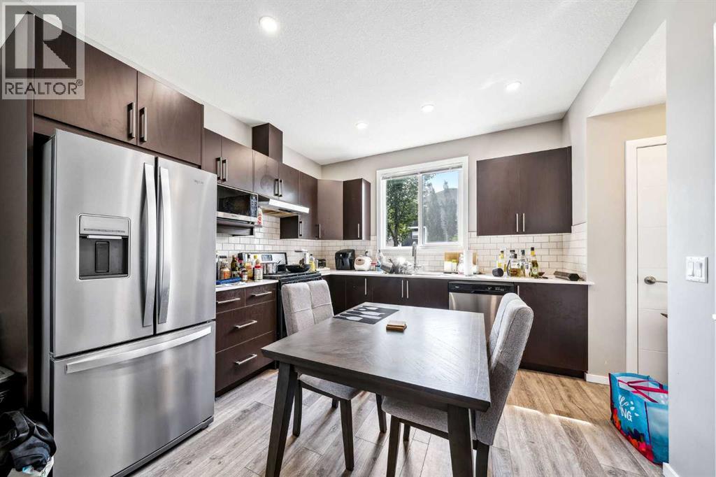 Row / Townhouse for Sale in 90 Redstone Way NE|Calgary, Alberta T3N1M6 4