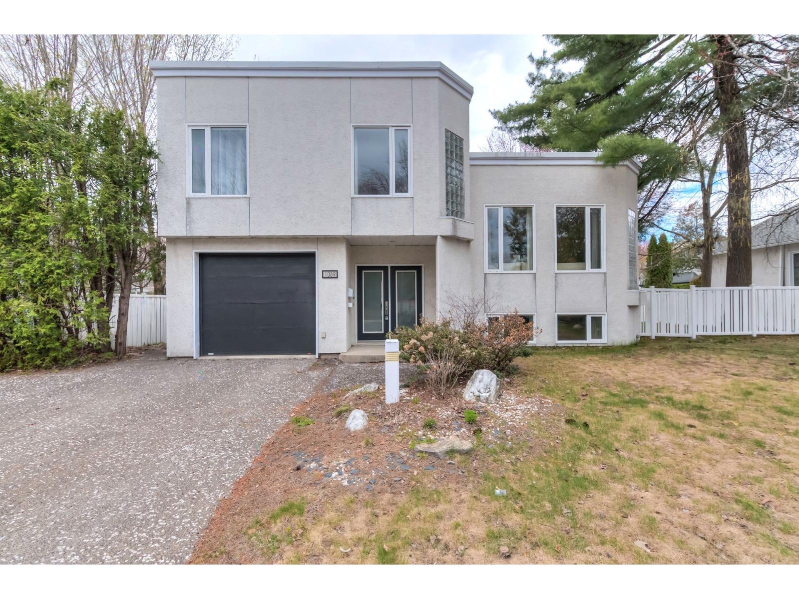 1089 Rue de la Mairie