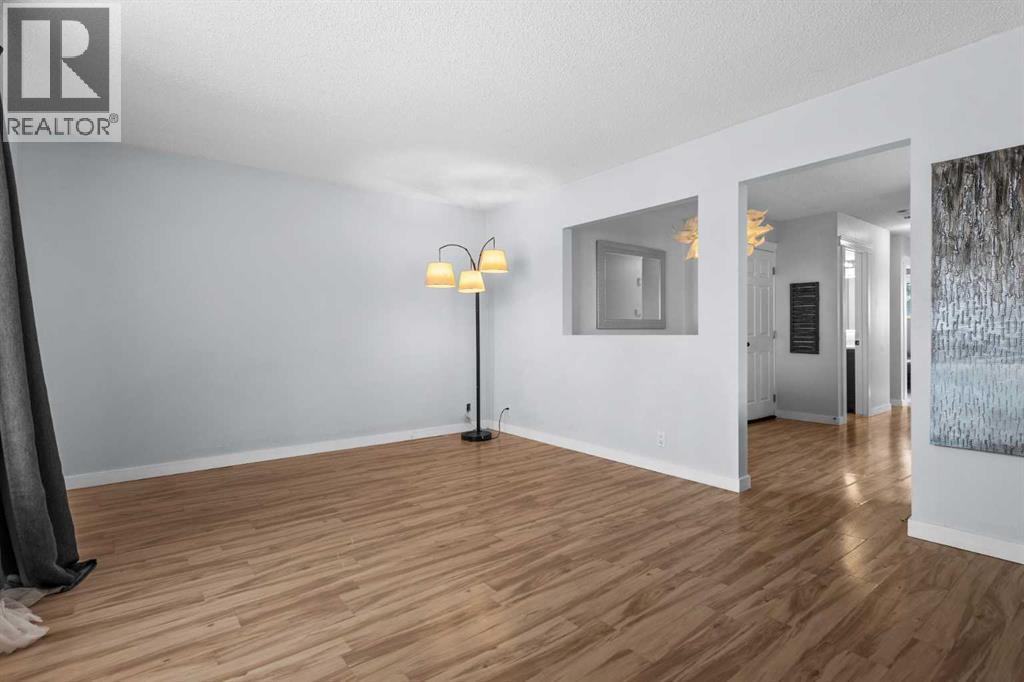 Duplex for Sale in 8510 Centre Street NE|Calgary, Alberta T3K1K7 4