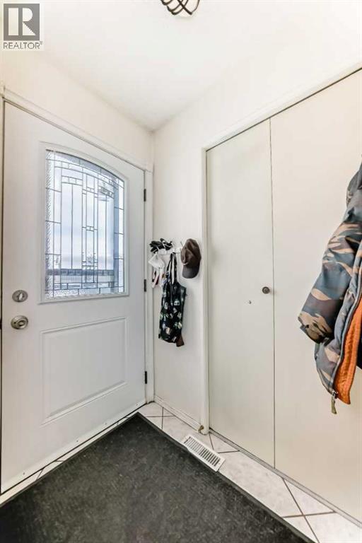 Duplex for Sale in 12 Radcliffe Court SE|Calgary, Alberta T2A6B1 5