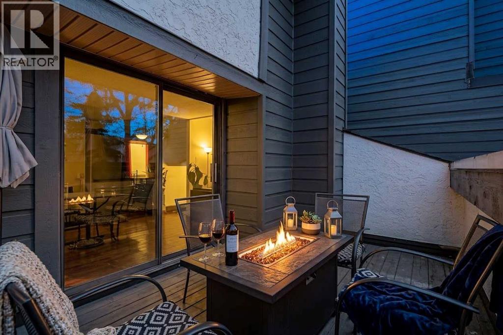 Row / Townhouse for Sale in 1008, 2520 Palliser Drive SW|Calgary, Alberta T2V4S9