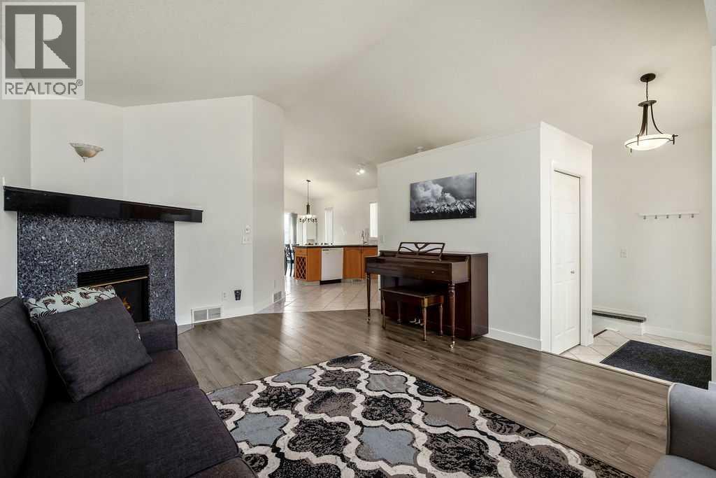 House for Sale in 144 Covewood Close NE|Calgary, Alberta T3K4Z8 5