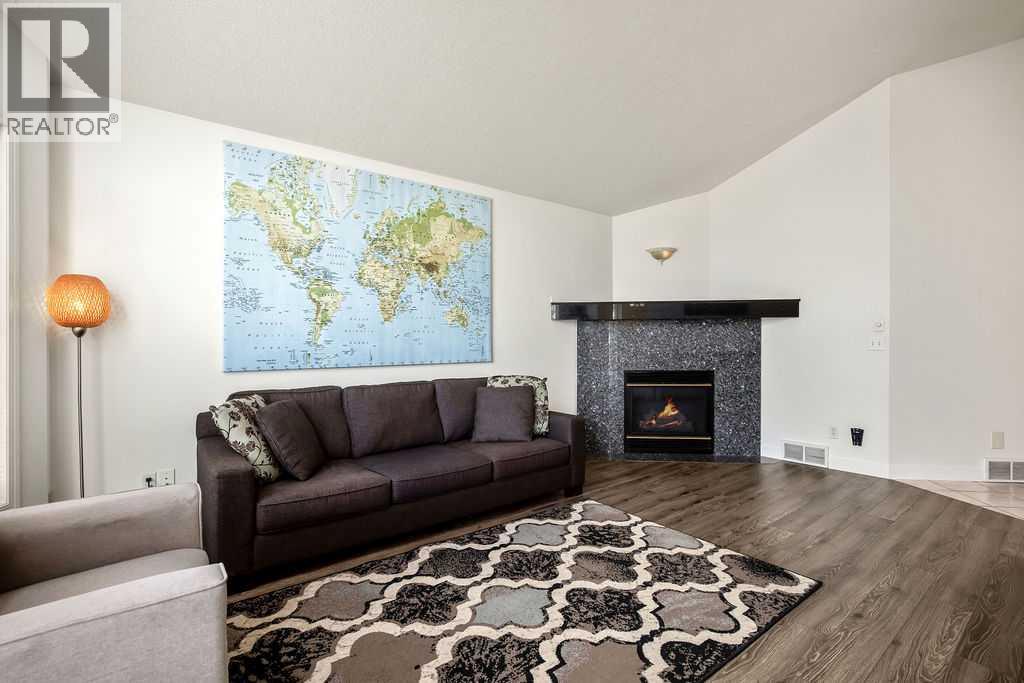 House for Sale in 144 Covewood Close NE|Calgary, Alberta T3K4Z8 4