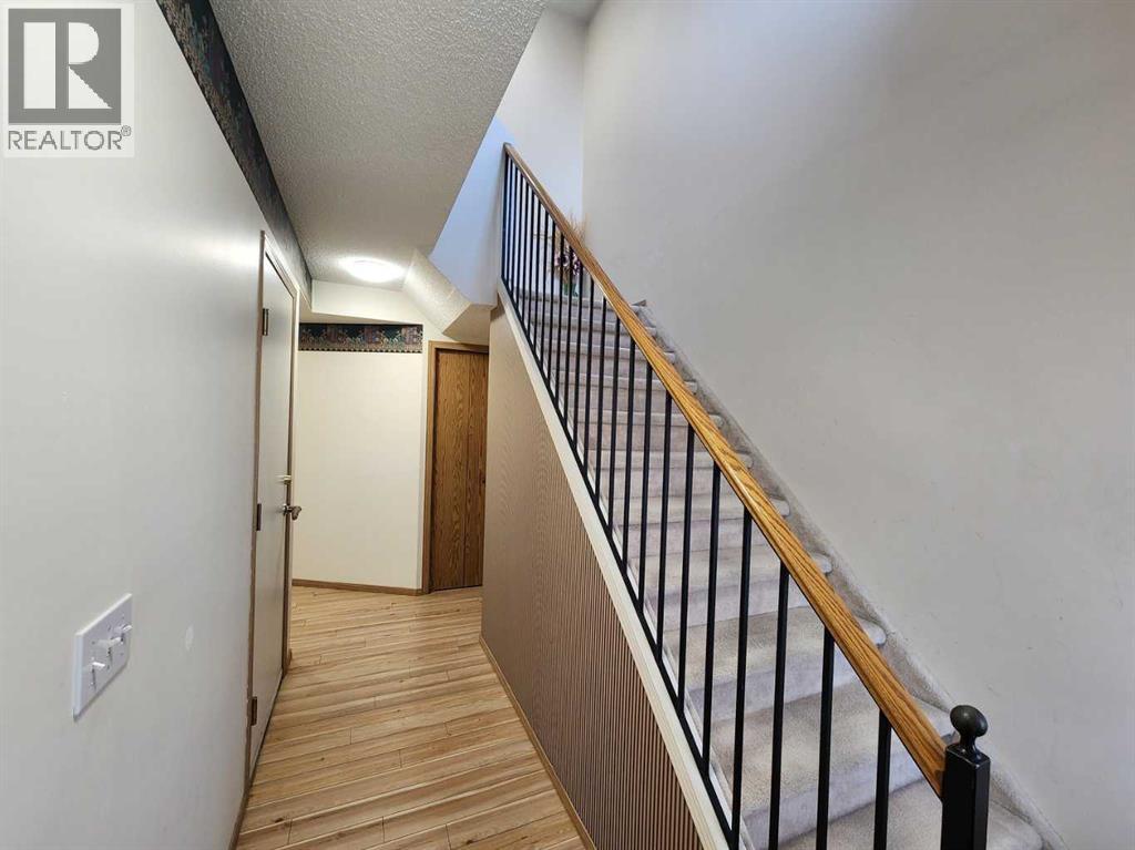 Row / Townhouse for Sale in 9 Country Hills Rise NW|Calgary, Alberta T3K4S7 2