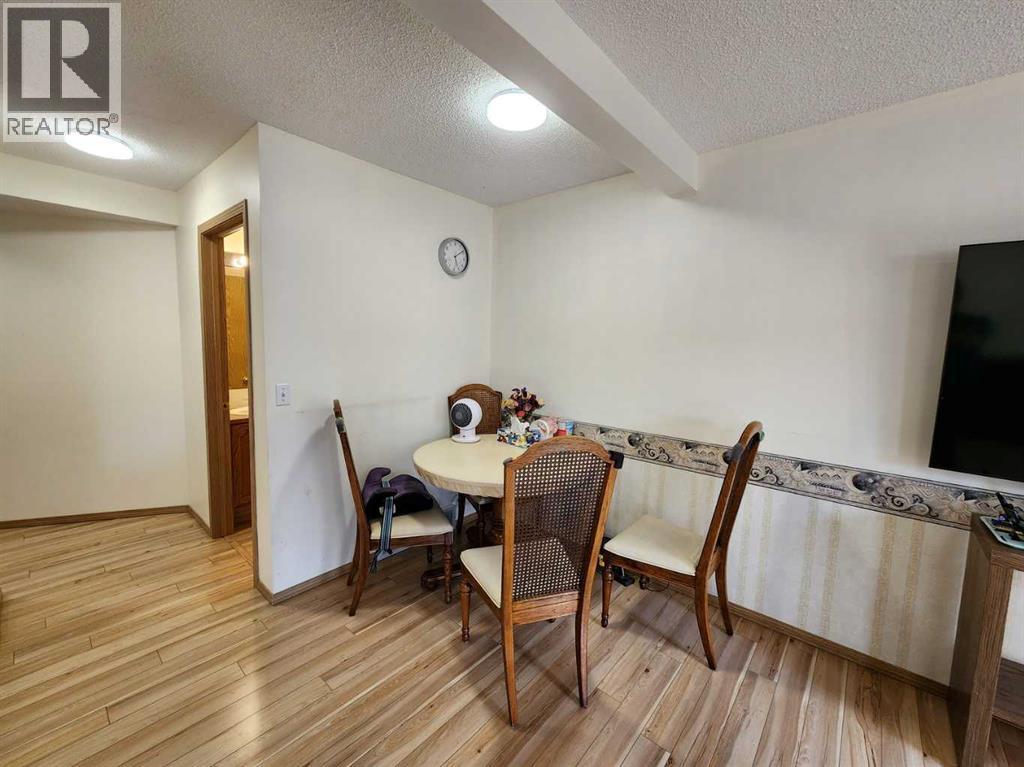Row / Townhouse for Sale in 9 Country Hills Rise NW|Calgary, Alberta T3K4S7 5