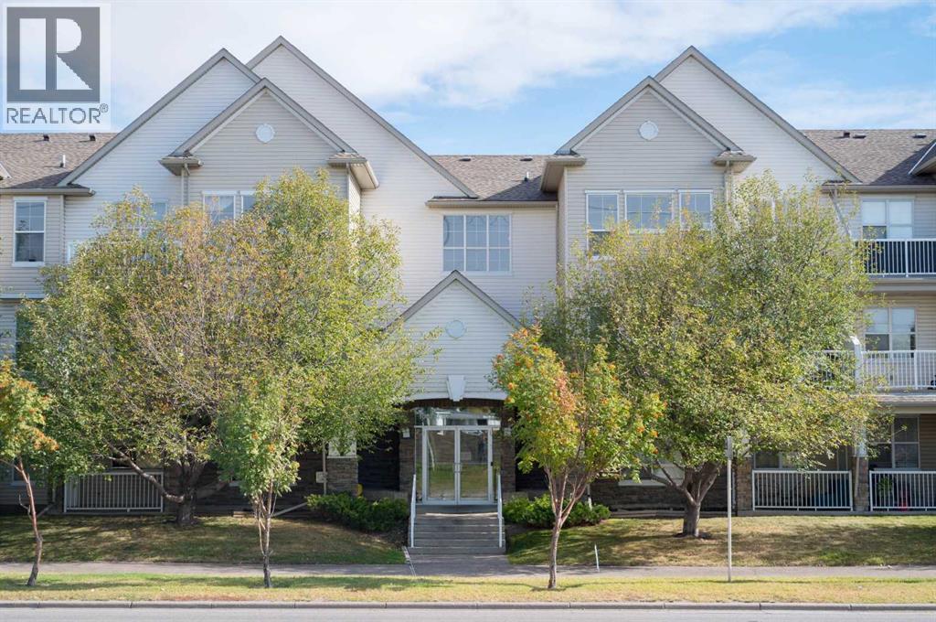 Apartment for Sale in 310, 1000 Applevillage Court SE|Calgary, Alberta T2A7Z4 2