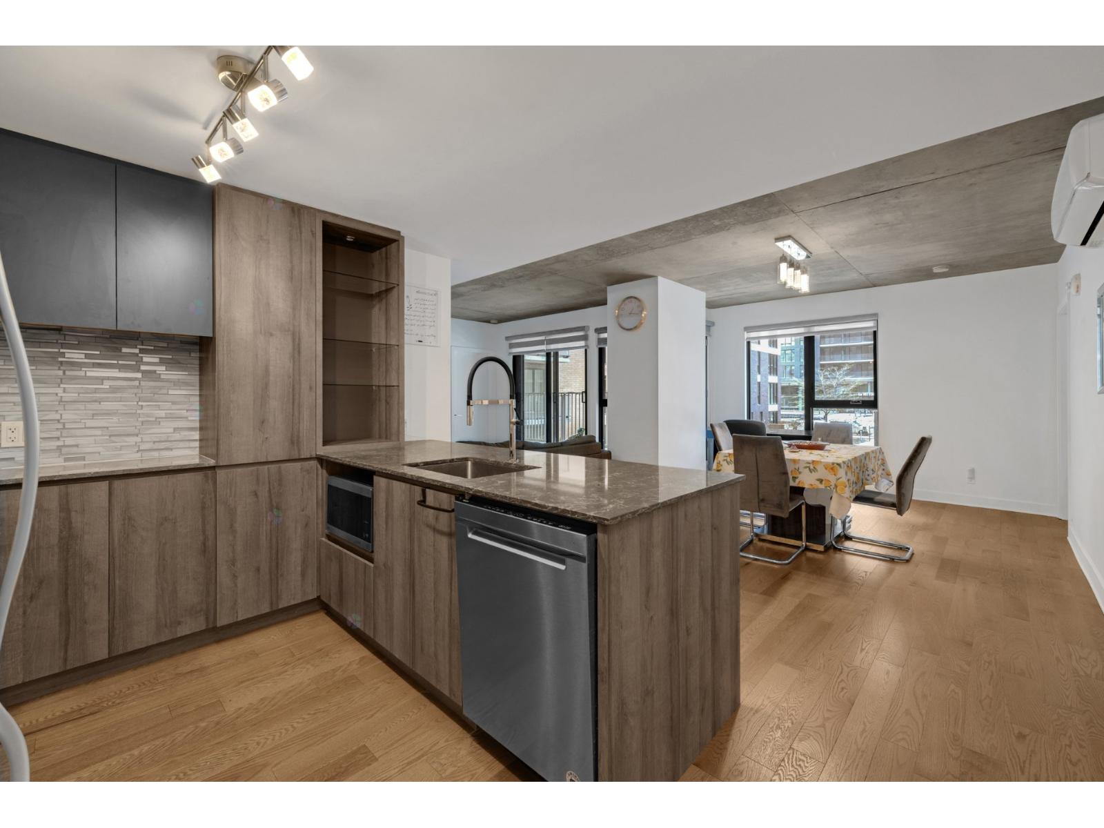 For sale: 170 Rue Rioux, #202, Montréal (Le Sud-Ouest), Quebec H3C0X3 ...
