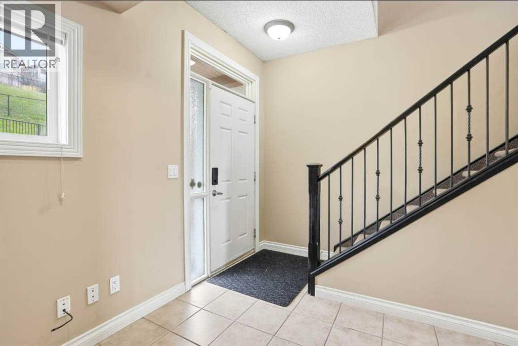 Row / Townhouse for Sale in 11, 148 Rockyledge View NW|Calgary, Alberta t3g5y4 2