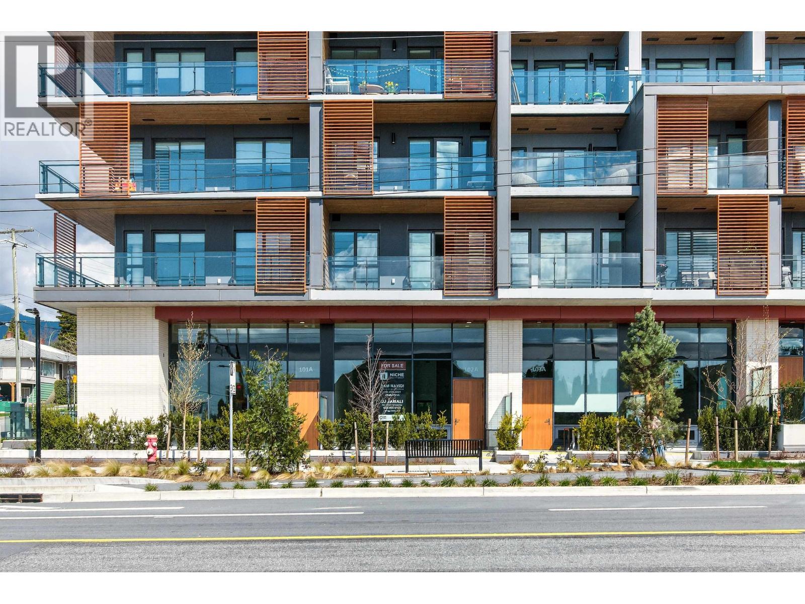101/202 422 E 3RD STREET|North Vancouver, British Columbia V7L0K1
