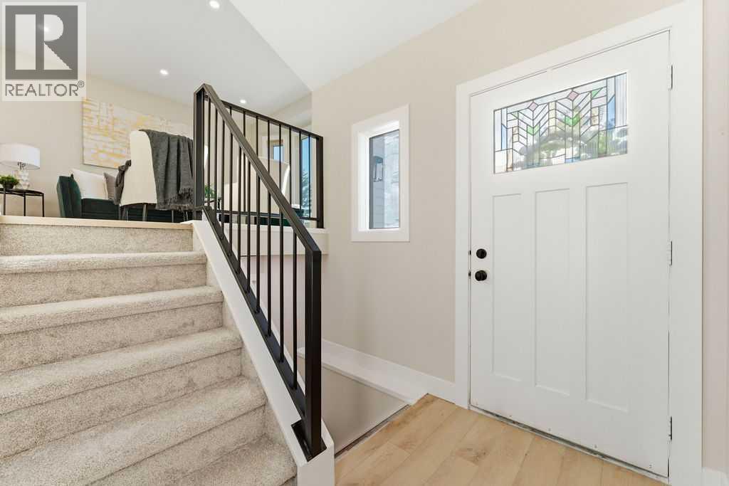 House for Sale in 129 Coventry Place NE|Calgary, Alberta T3K4A6 2