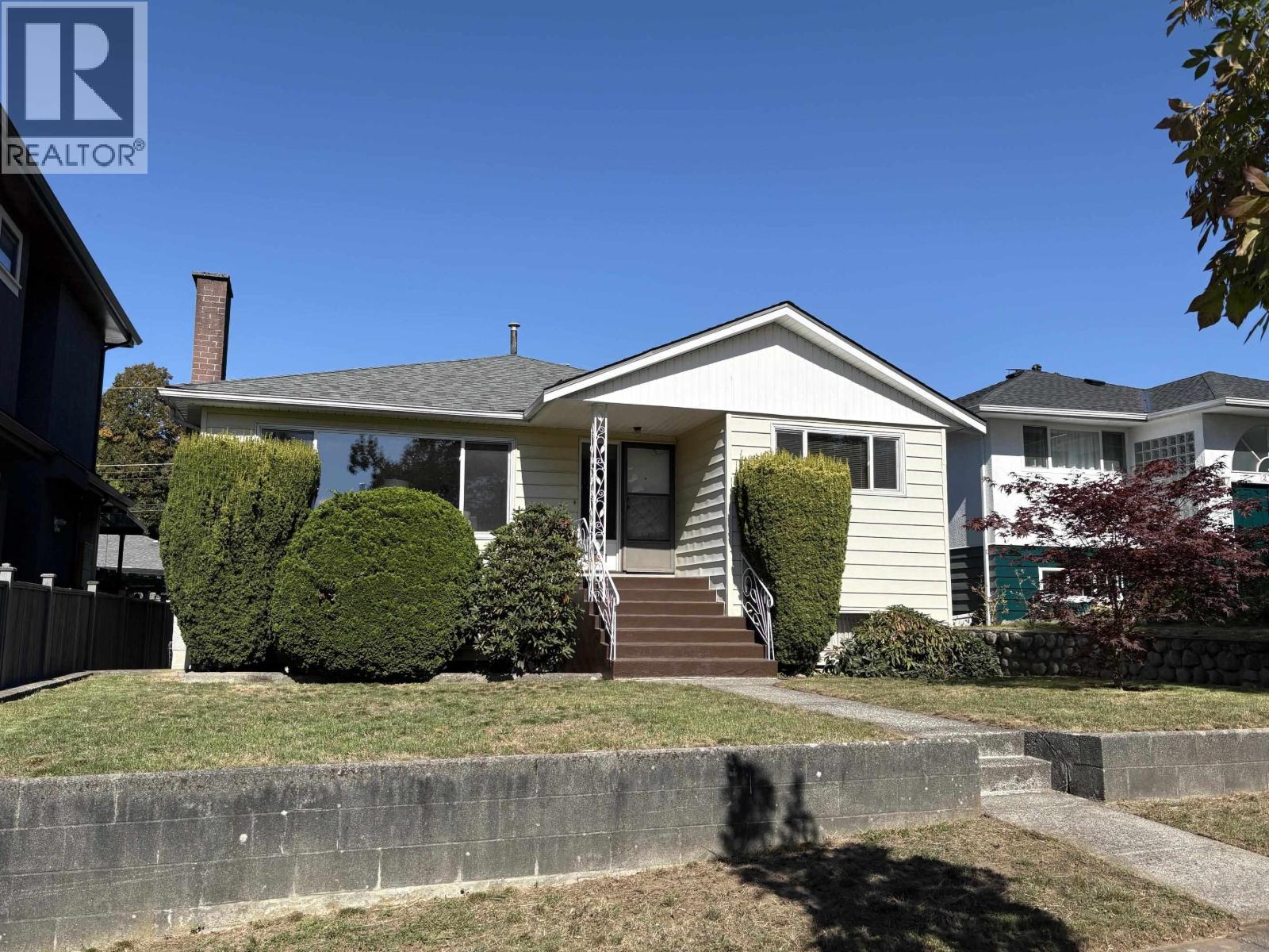2717 WAVERLEY AVENUE|Vancouver, British Columbia V5S1E9