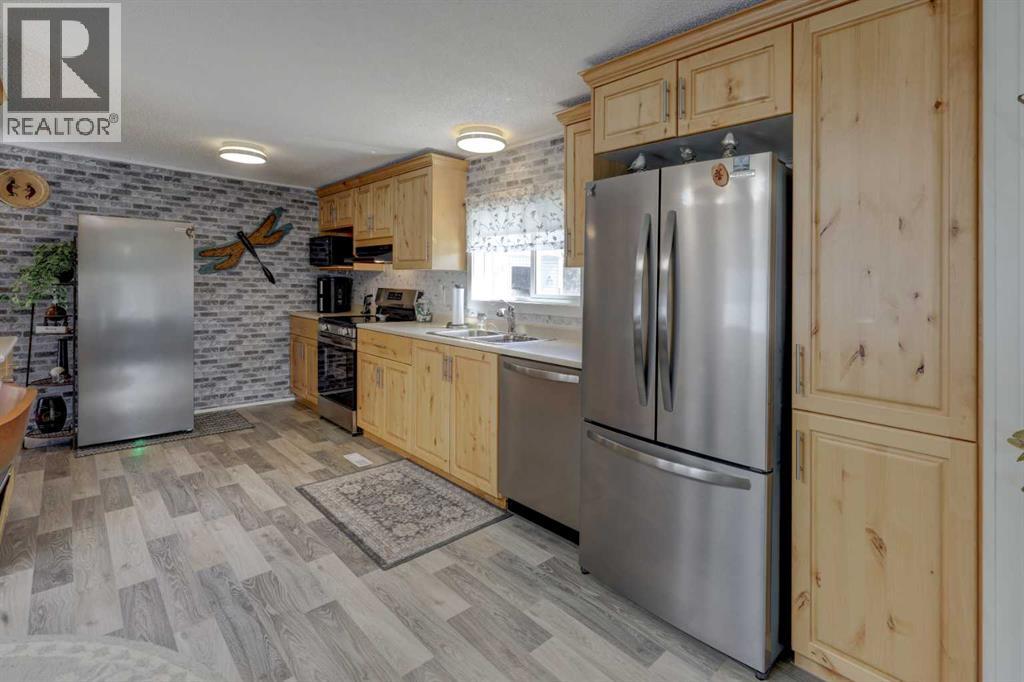 Mobile Home for Sale in 256 Burroughs Circle NE|Calgary, Alberta T1Y6K3 4