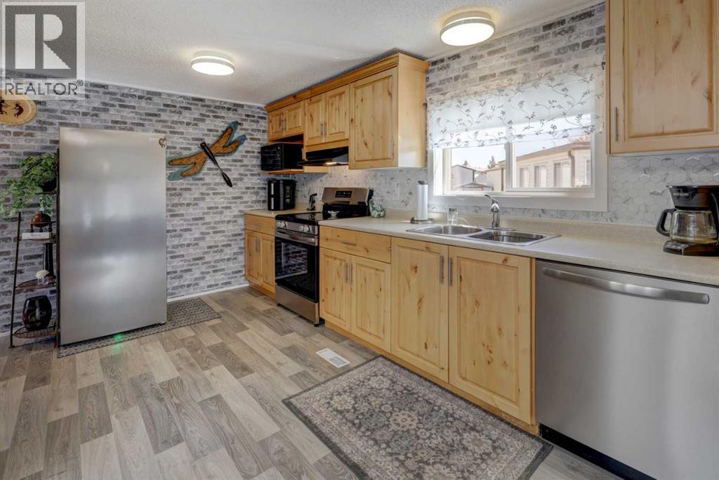 Mobile Home for Sale in 256 Burroughs Circle NE|Calgary, Alberta T1Y6K3 5