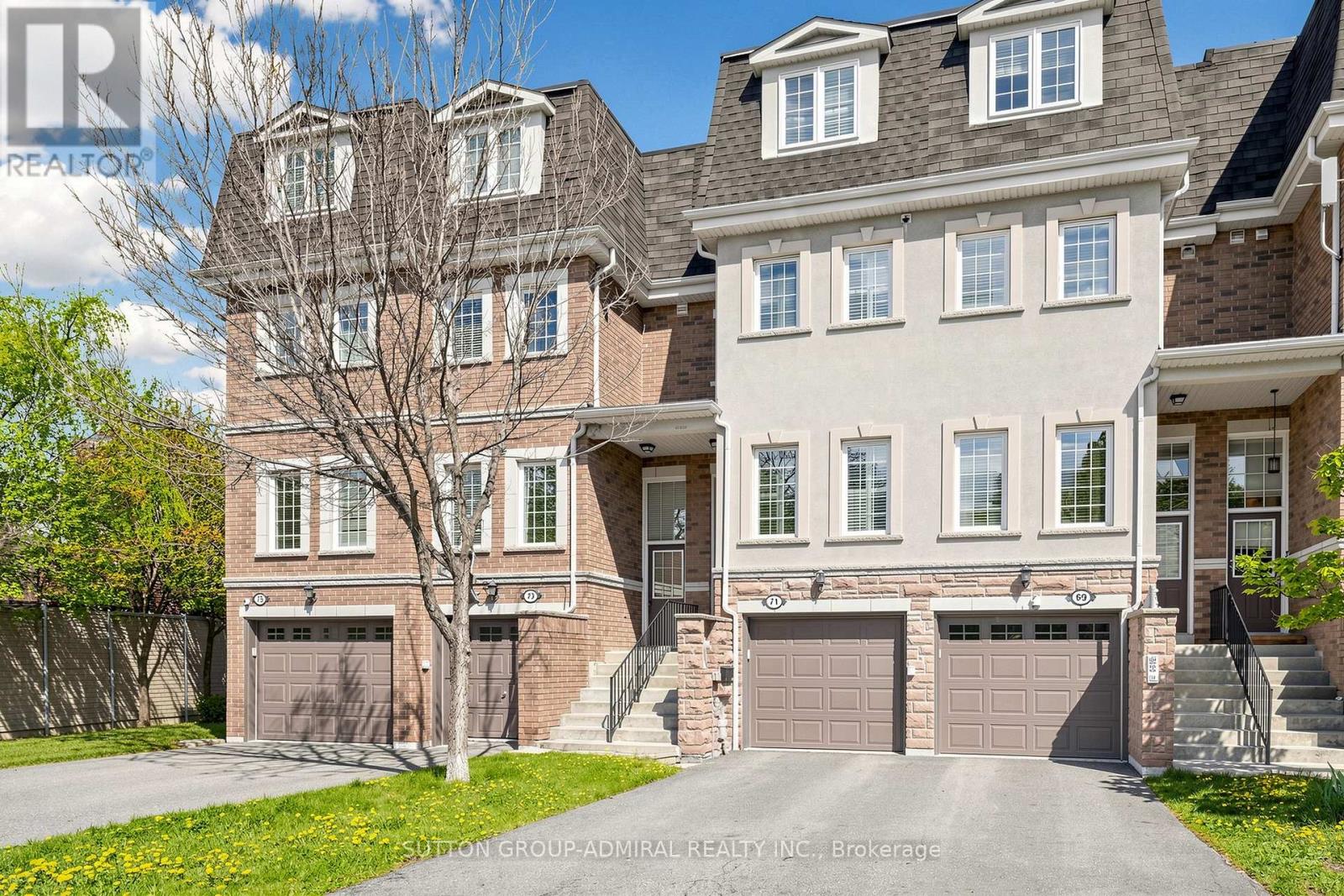 Row / Townhouse for Sale in 71 - 435 HENSALL CIRCLE|Mississauga (Cooksville), Ontario L5A4P1