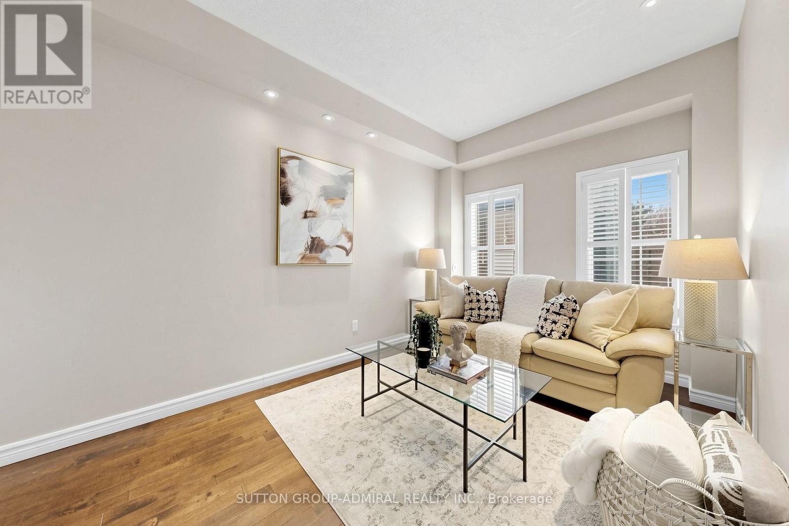 Row / Townhouse for Sale in 71 - 435 HENSALL CIRCLE|Mississauga (Cooksville), Ontario L5A4P1 2