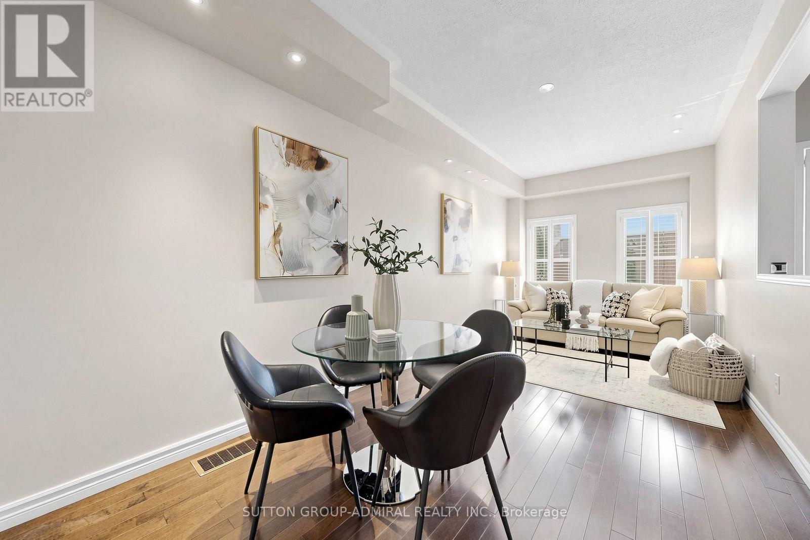 Row / Townhouse for Sale in 71 - 435 HENSALL CIRCLE|Mississauga (Cooksville), Ontario L5A4P1 5