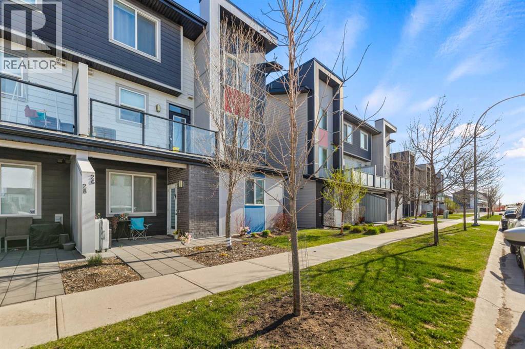 Row / Townhouse for Sale in 26 Redstone Way NE|Calgary, Alberta T3N1M6 2