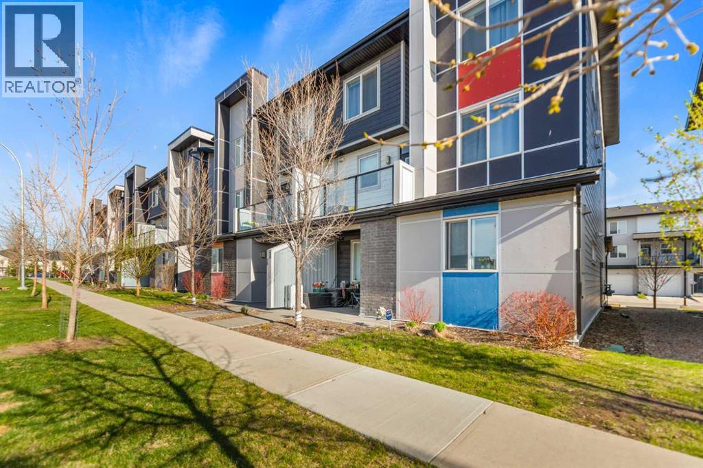 Row / Townhouse for Sale in 26 Redstone Way NE|Calgary, Alberta T3N1M6 3