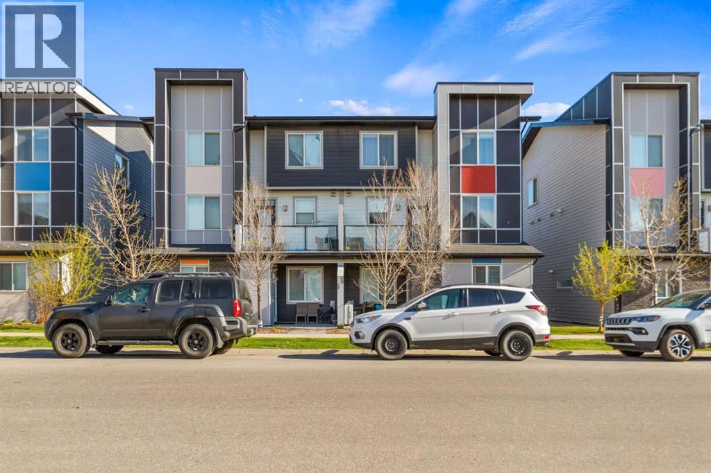 Row / Townhouse for Sale in 26 Redstone Way NE|Calgary, Alberta T3N1M6 4