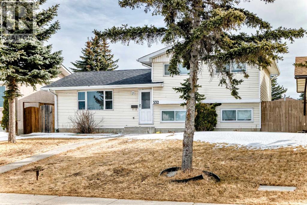 House for Sale in 532 Rundleridge Drive NE|Calgary, Alberta T1Y2K7 2