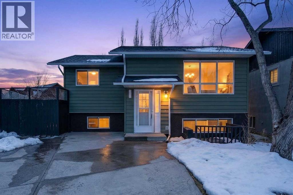 House for Sale in 32 Fallingworth Court NE|Calgary, Alberta T3J1G4 2