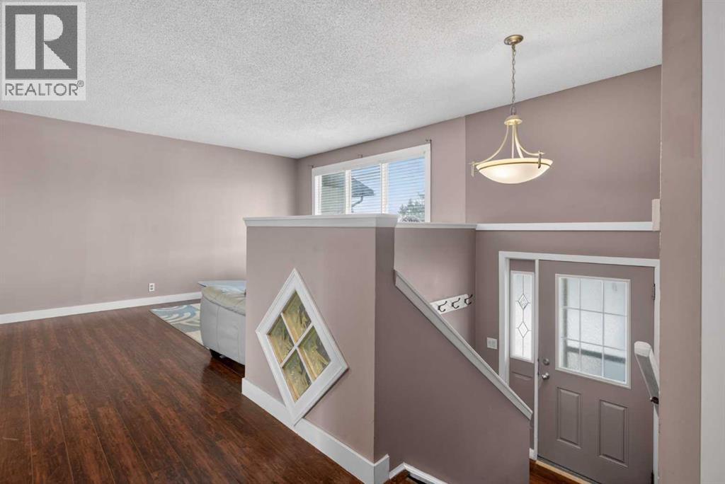 House for Sale in 32 Fallingworth Court NE|Calgary, Alberta T3J1G4 5