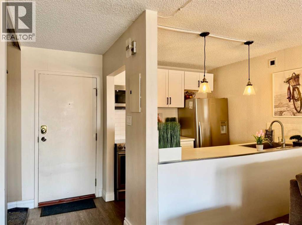 Apartment for Sale in 511, 221 6 Avenue SE|Calgary, Alberta T3G4Z9 2