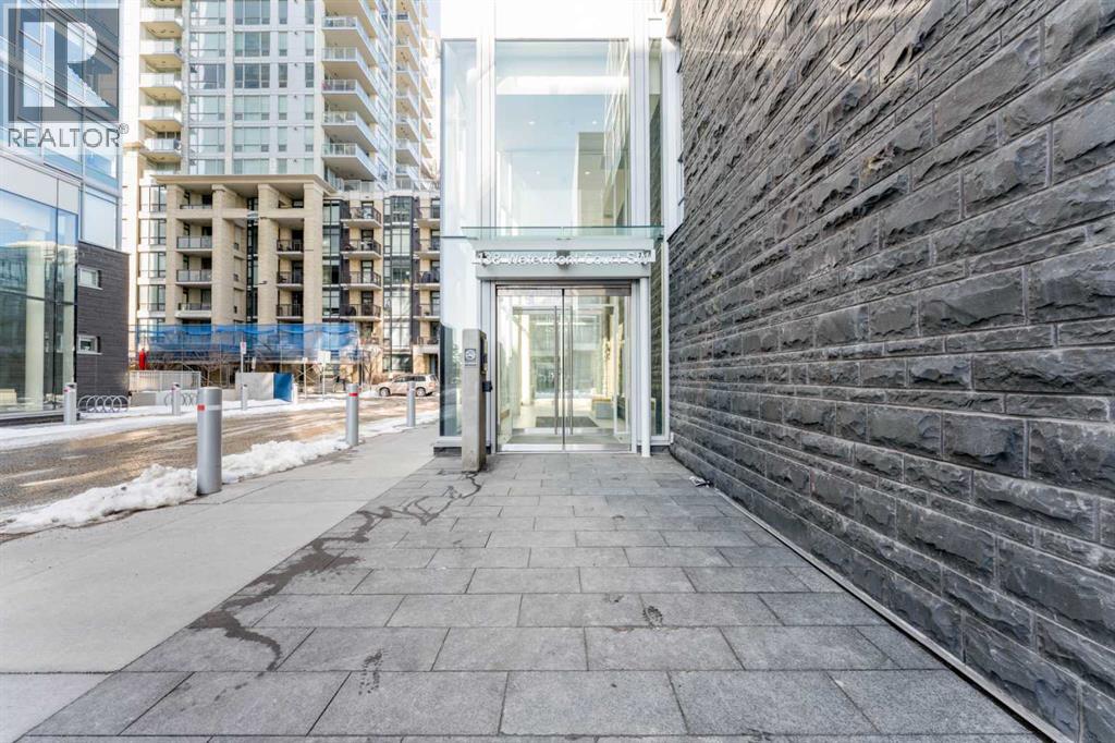 Apartment for Sale in 401, 138 Waterfront Court SW|Calgary, Alberta T2P1L1 4