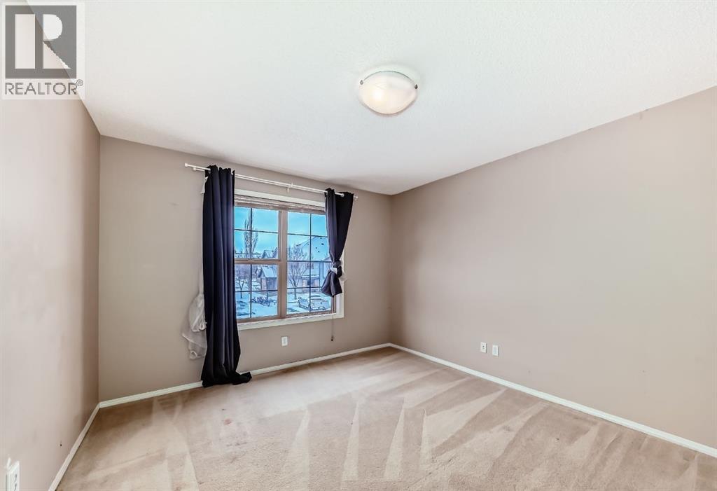 Row / Townhouse for Sale in 205, 27 Everridge Square SW|Calgary, Alberta T2Y5J7 5