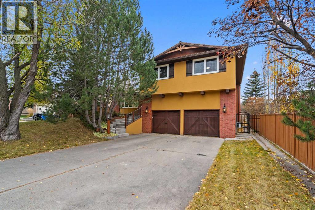 House for Sale in 124 Canterbury Drive SW|Calgary, Alberta T2W2G1