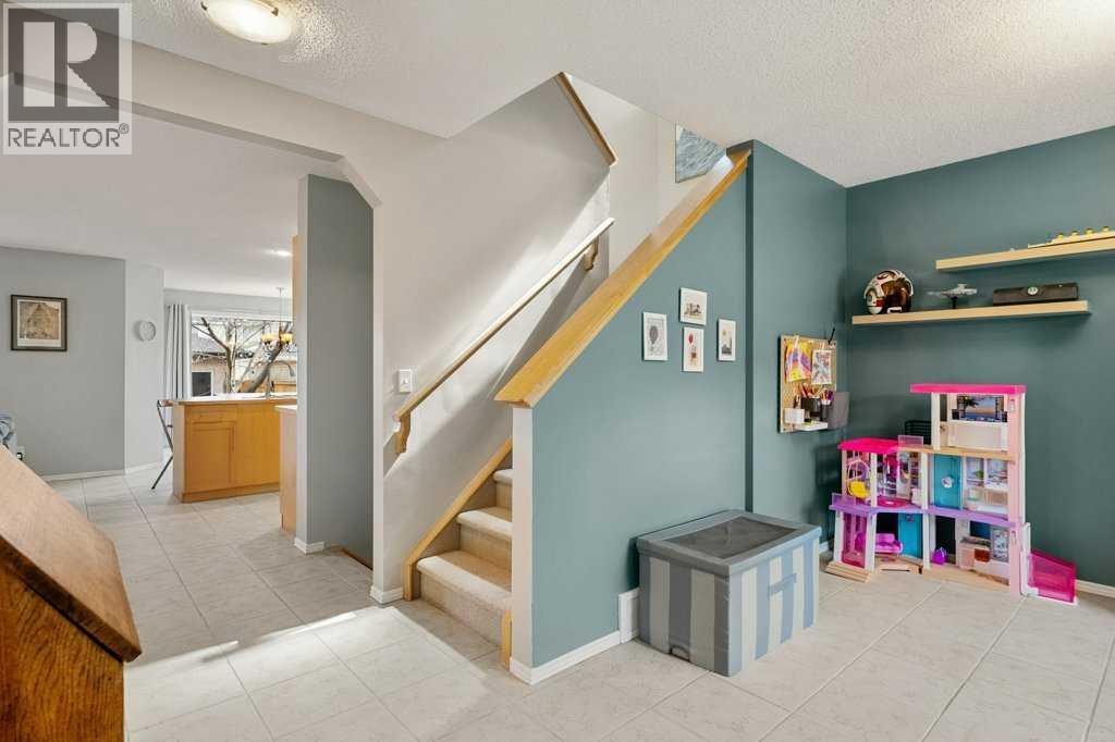 House for Sale in 90 Elgin Drive SE|Calgary, Alberta T2Z4A8 4